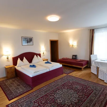 Kandolf Pensión 3*