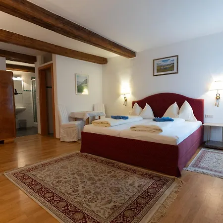 Kandolf Guest house 2*
